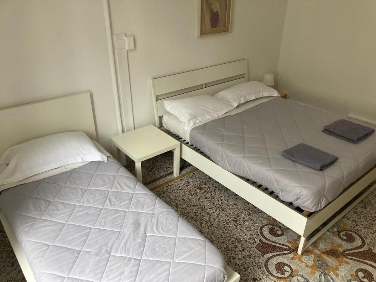 Guest House Roma Genua Buitenkant foto