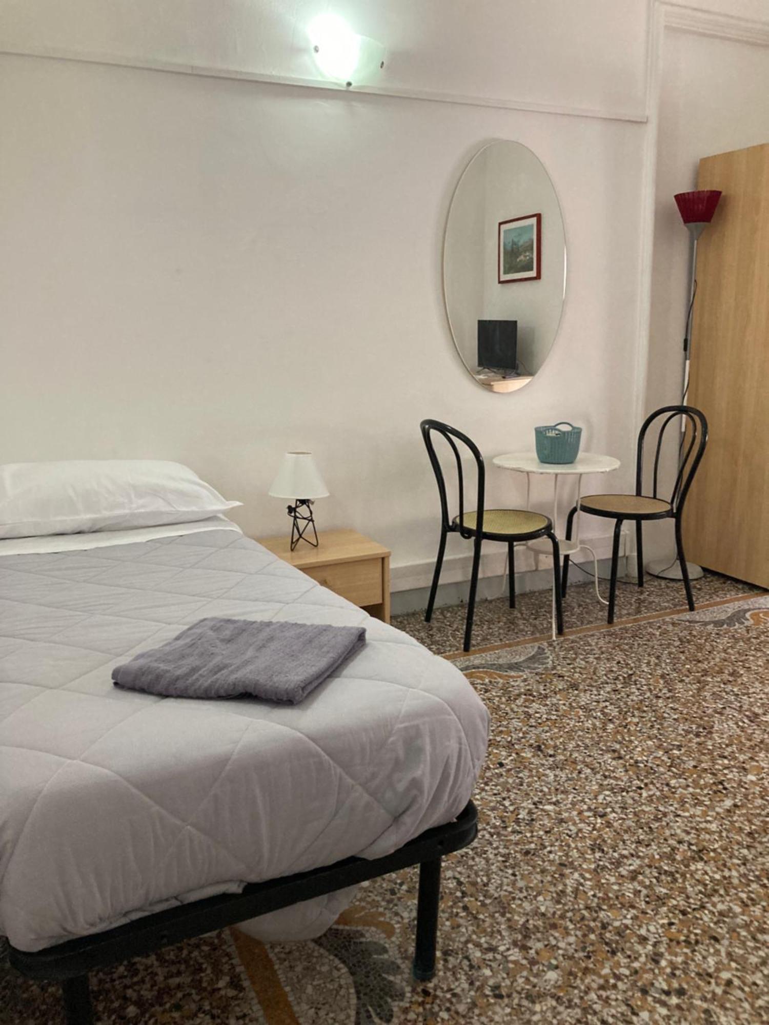 Guest House Roma Genua Buitenkant foto