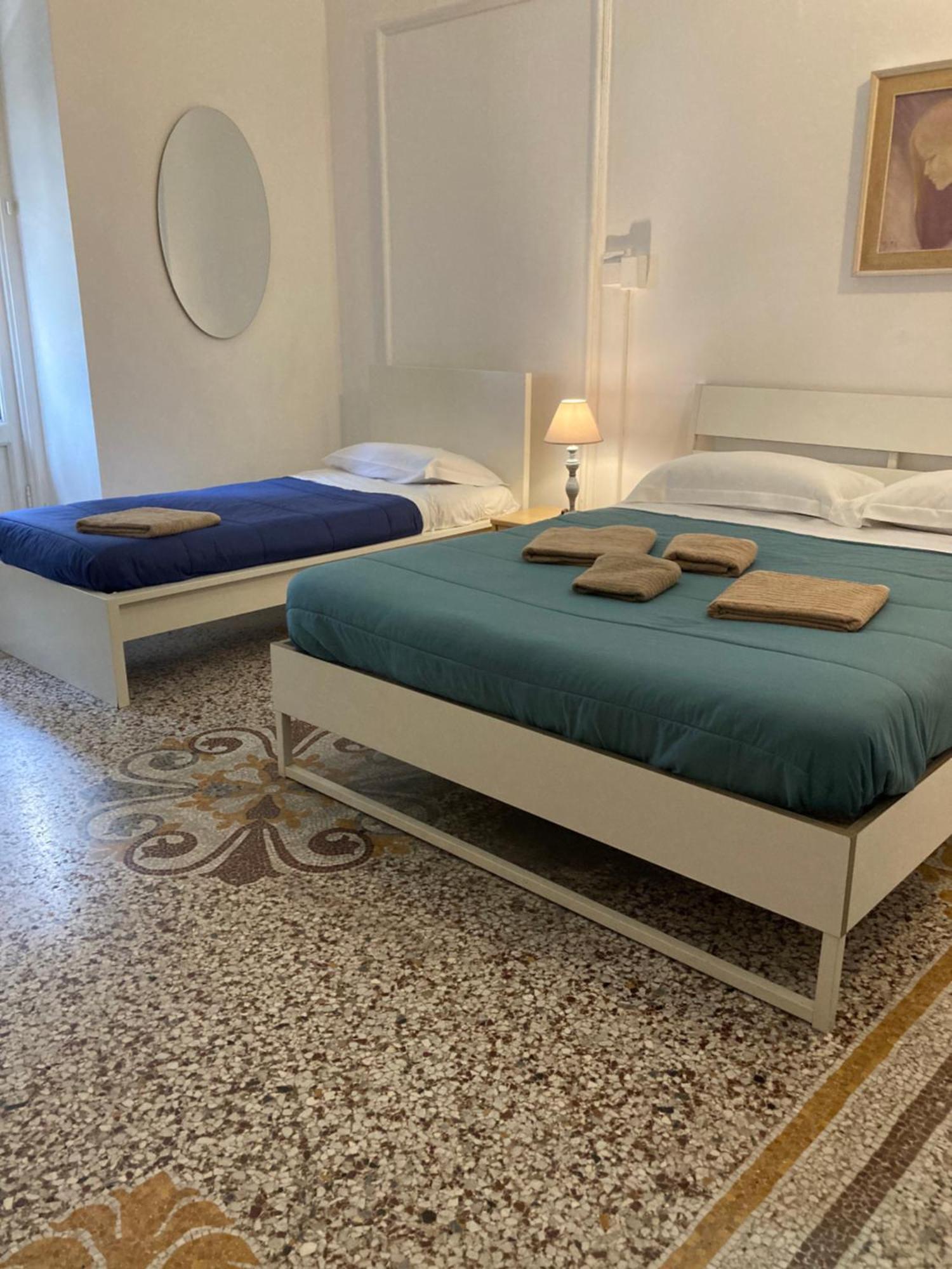 Guest House Roma Genua Buitenkant foto