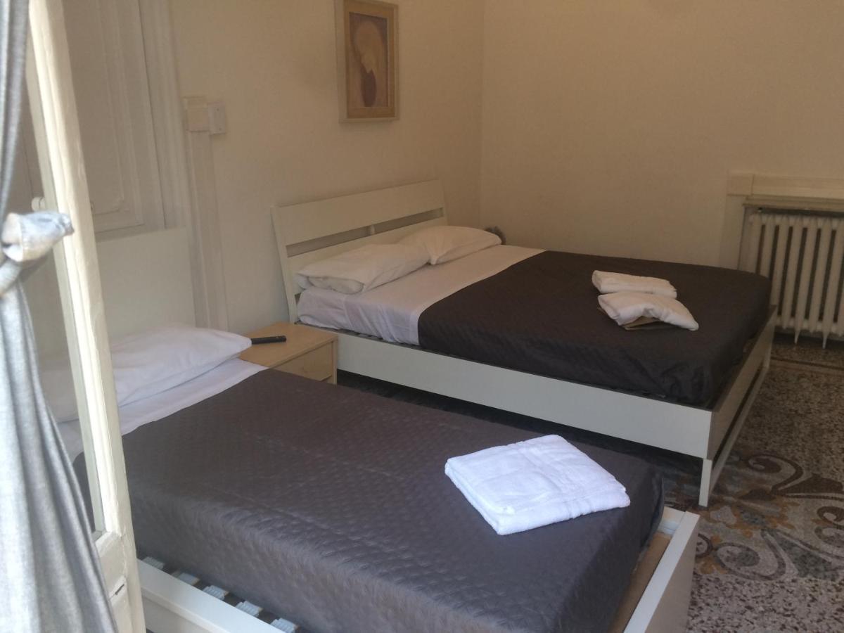 Guest House Roma Genua Buitenkant foto